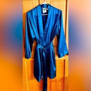 White Orchid Teal Satin Women's Robe Size Medium soft smooth pockets Silky Sleep